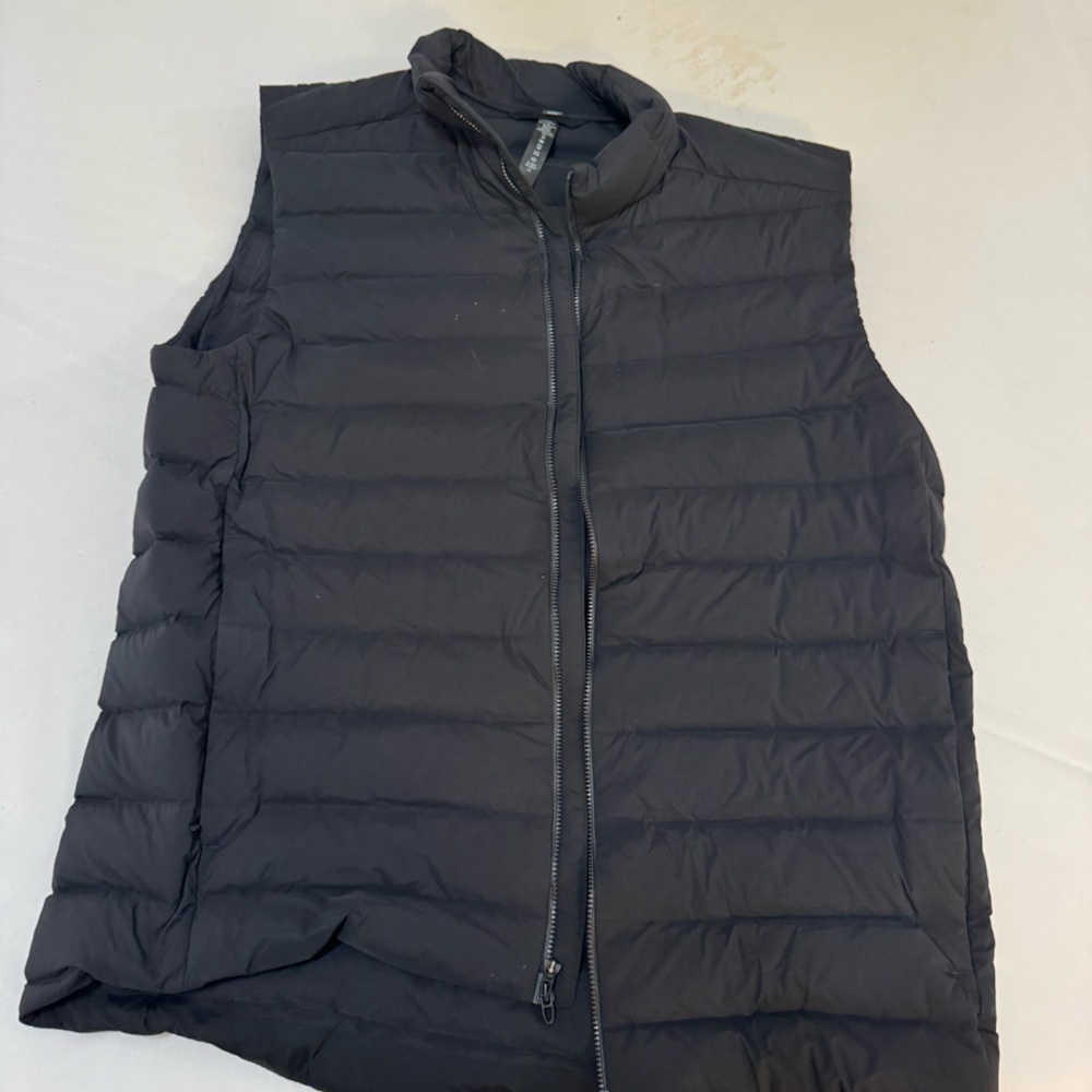 Men’s Large LULULEMON DOWN VEST